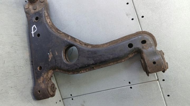 BRAS DE SUSPENSION DROIT AVANT OPEL VECTRA B 2.0DTI UNIVERSEL 95-99R