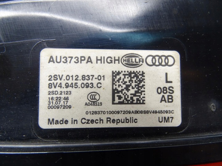 PHARE GAUCHE GAUCHE ARRIÈRE ARRIÈRE DANS COUVERCLE DE COFFRE LED 8V4945093C AUDI A3 8V LIFT 5D SB