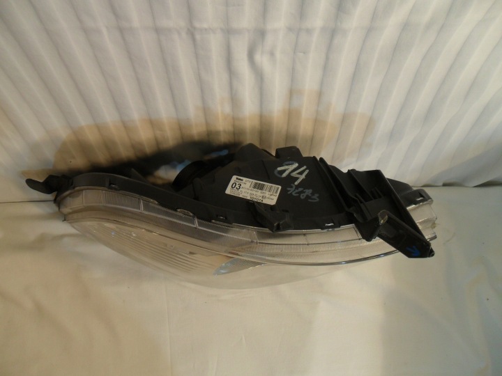 PHARE DROIT AVANT PROJECTEUR EUROPE 81110-0D120 TOYOTA YARIS II 2 2006-