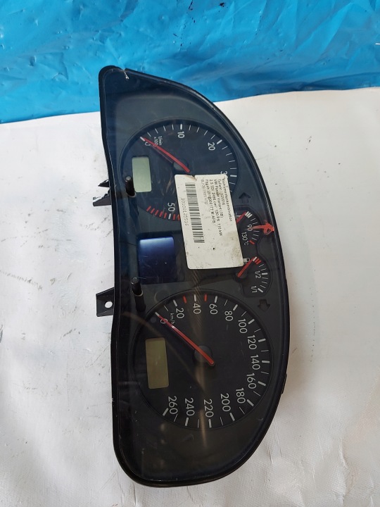 COMPTEUR COMPTEUR PASSAT 2.5 TDI 3B0920822A