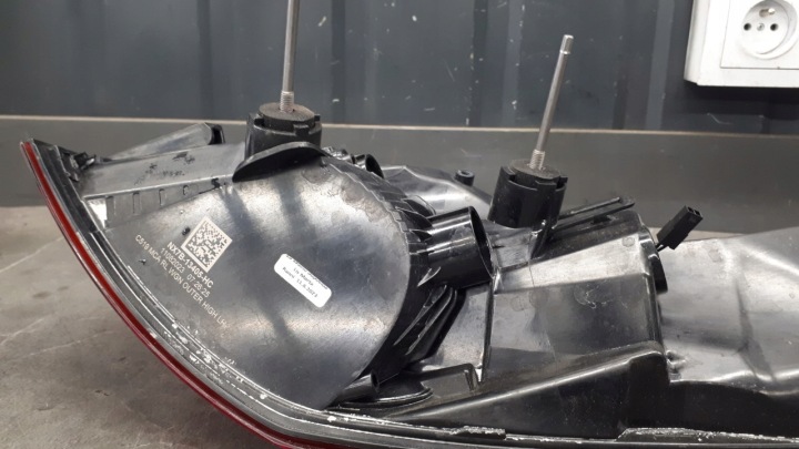 NX7B-13405-HC PHARE GAUCHE ARRIÈRE FORD FOCUS MK4 LIFT UNIVERSEL