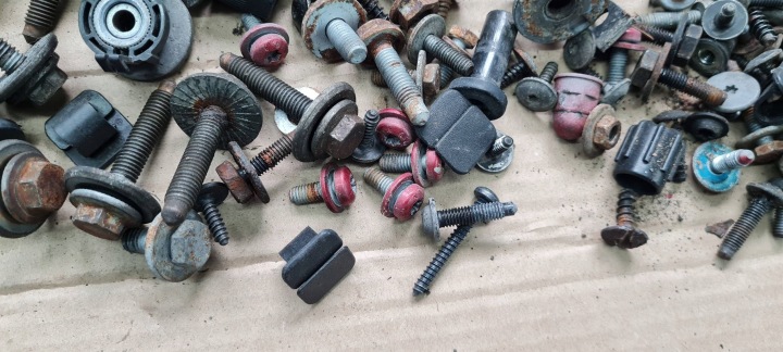 A6 C6 LIFT BOULONS CLIPS ZATRZASKI BOULONS COURROIE GARDE-BOUE LZ3F VW AUDI