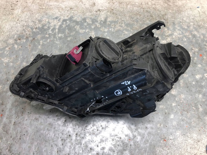 PHARE DROIT AVANT MERCEDES W246 A2468207861