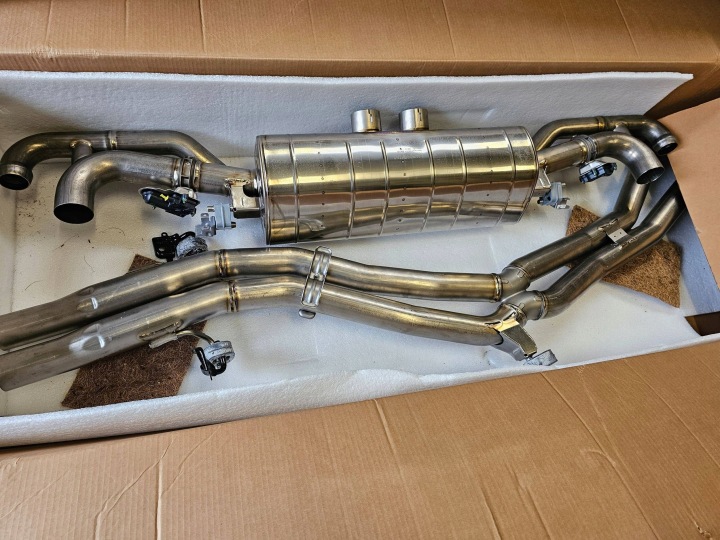 LAMBORGHINI URUS AKRAPOVIC SILENCIEUX ÉCHAPPEMENT NEUF