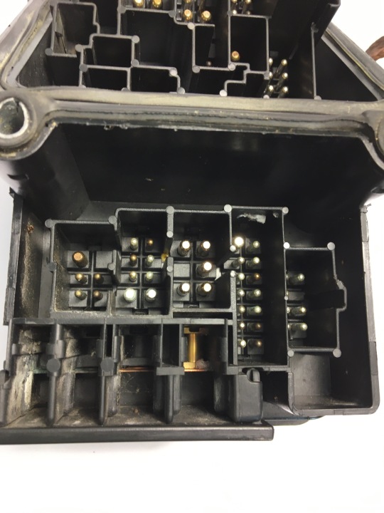 BOÎTE FUSIBLES MERCEDES 190 W201 2015400450 2015450046