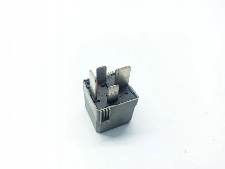 RELAIS MERCEDES-BENZ E (W211) 4RA007793 34312377 3.2L 2004