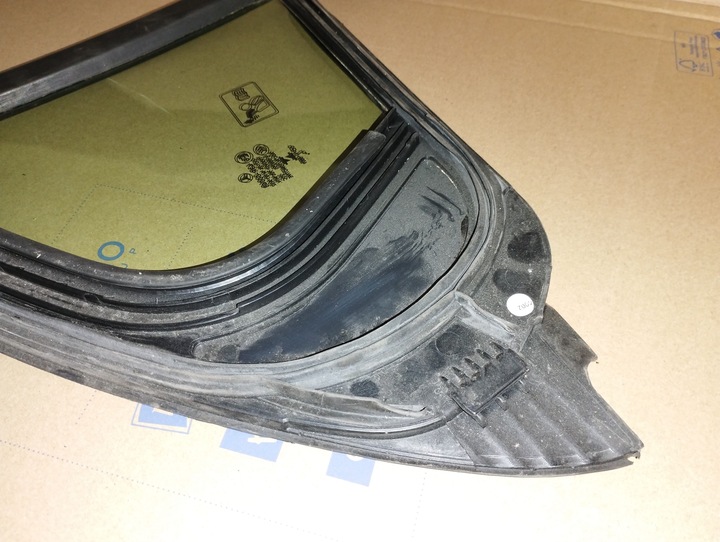 VENTANAS LATERAL IZQUIERDA PEQUEÑA TRAGALUZ PARA MERCEDES W205 