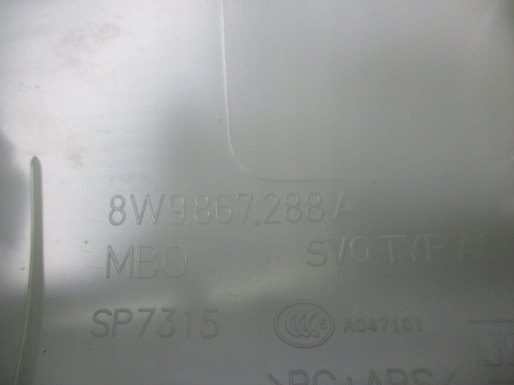 AUDI A4 8W B9 AVANT UNIVERSEL PROTECTION POTEAU DROIT