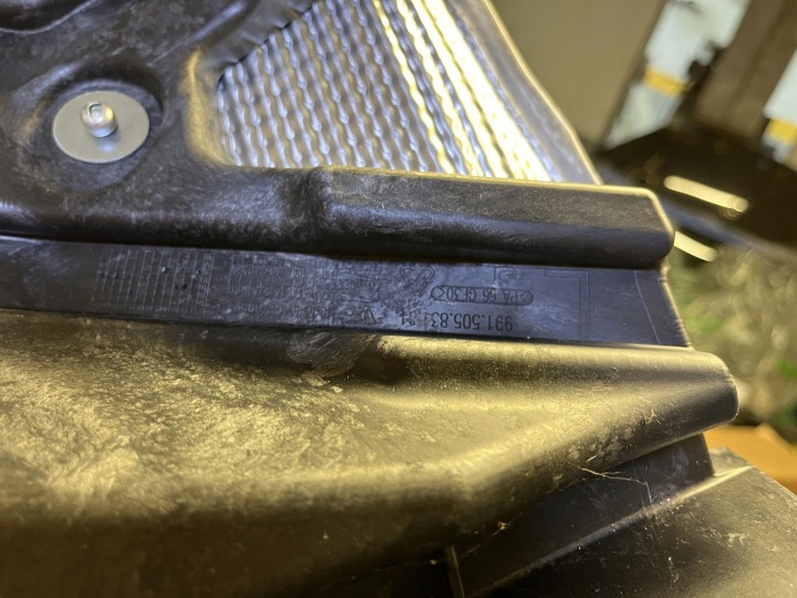 PORSCHE 911 991 GT3 GLISSIÈRE PARE-CHOCS ARRIÈRE PROTECTION THERMIQUE PASSAGE DE ROUE 99150563191