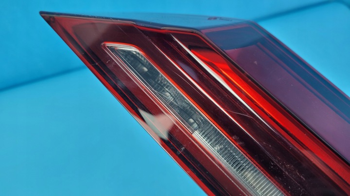 BMW X1 U11 SDRIVE18I 23R PHARE GAUCHE ARRIÈRE LED DANS COUVERCLE DE COFFRE 9465353
