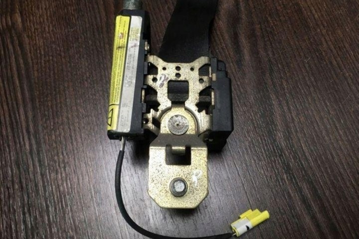 CEINTURE DE SÉCURITÉ AVANT GAUCHE IVECO DAILY III MINIBUS PASSENGER 048006