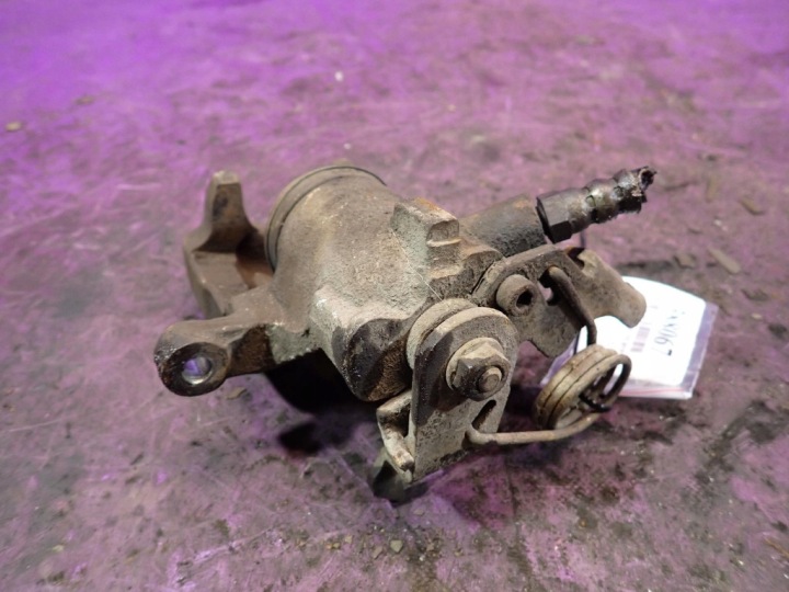 AUDI A6 C4 UNIVERSEL 94-97 2,5 TDI ÉTRIER DE FREIN DE FREIN ARRIÈRE DROIT