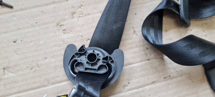 A4 B9 8W CEINTURE DE SÉCURITÉ DROIT ARRIÈRE TENDEUR 8W0857806B