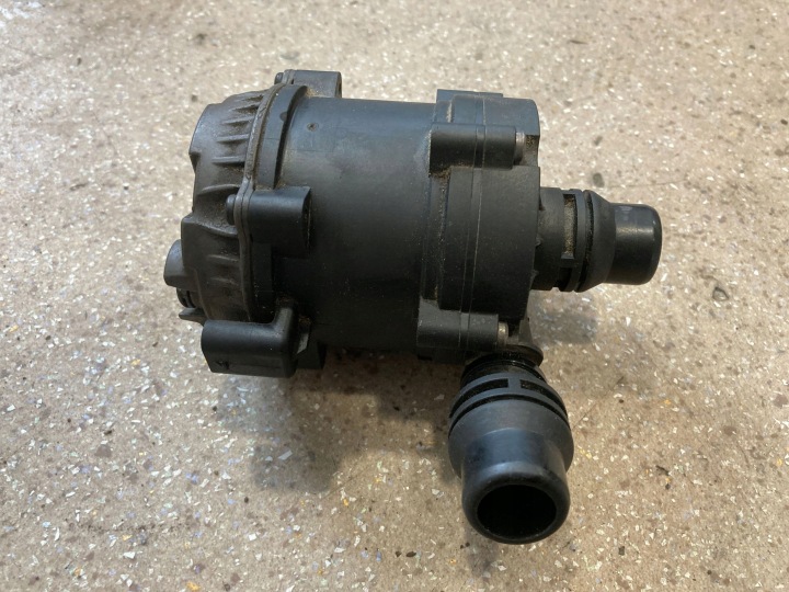 SUPPLÉMENTAIRE POMPE À EAU BMW X5 G05 8482744