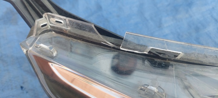 TOYOTA COROLLA E18 13 14 15 16 PHARE DROITE EUROPE 8111002E7000 NR 121