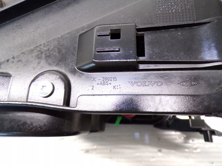 POIGNÉE SUR GODETS CUPHOLDER STORE VOLVO V70 III XC70 III 1337090