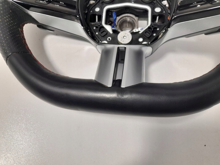 MERCEDES-BENZ A B C GLA GLB X247 2024R VOLANT CUIR (L336)