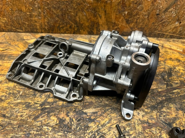 POMPE HUILES HUILEUX BMW 2.0D N47 7810823 EN BON ÉTAT FONCTIONNEL