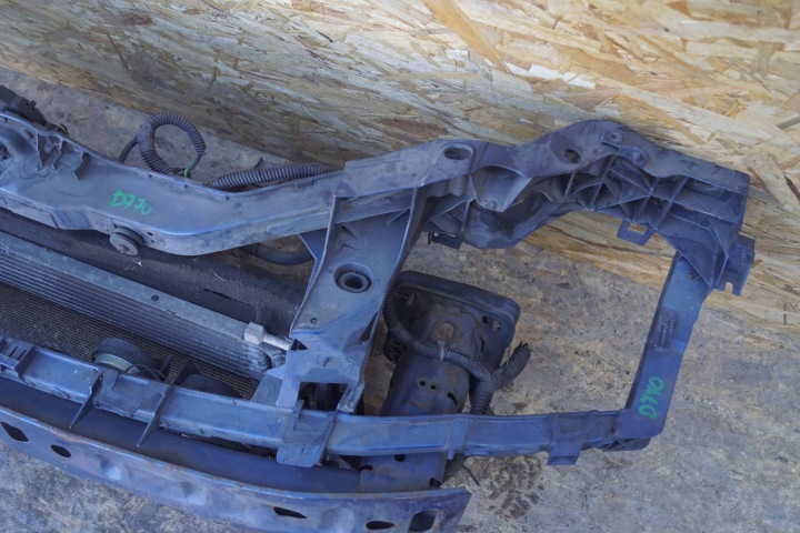 FORD FOCUS MK2 LIFT PANNEAU AVANT COMPLET (D770)