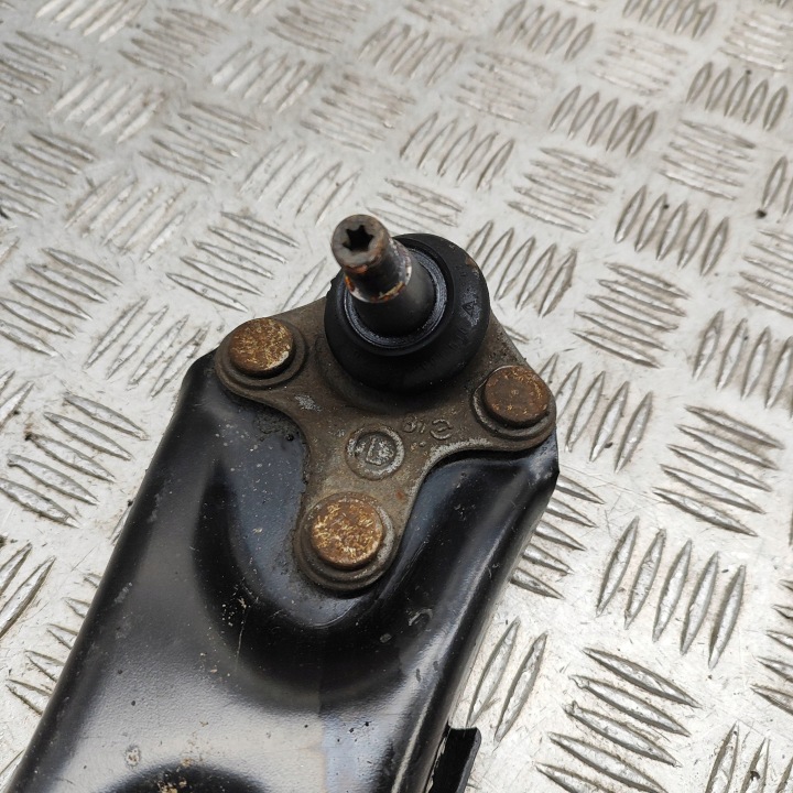 VOLKSWAGEN PASSAT B8 2020 GAUCHE CÔTÉ INFÉRIEUR BRAS DE SUSPENSION AVANT