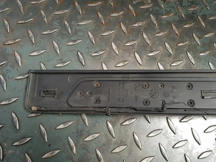 MOULURE PROTECTION INTÉRIEURE SEUIL DROITE ARRIÈRE 8 125 938 BMW 7 E38