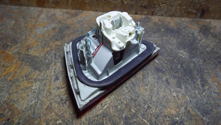 BMW E90 LIFT PHARE GAUCHE ARRIÈRE LED 7154155 (C1861)
