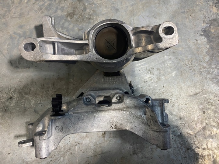 CITROEN PEUGEOT 308 T9 C4 PICASSO II POIGNÉE MOTEUR COUSSIN 1.2 THP