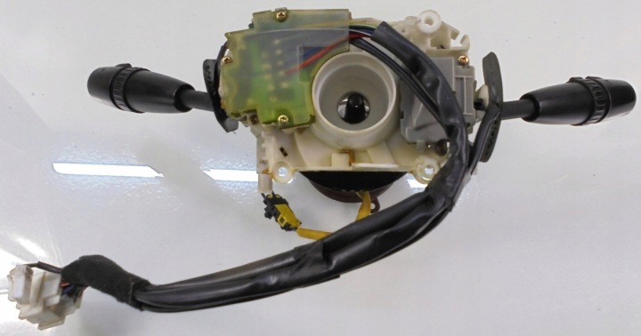 KIA CARNIVAL I LIFT 02 R MANETTE COMMUTATEUR COMPOSITE