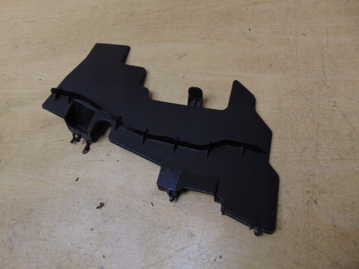 TOYOTA AVENSIS T27 III 10R GUIDE D'AIR DROITE 53293-05070