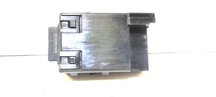LECTEUR DE CARTE NAVIGATION OPEL ASTRA J 13360041