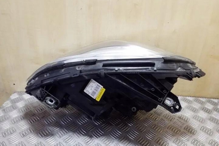 PHARE DROITE AVANT MERCEDES-BENZ B (W246, W242) A2468207261 0.0L DIESEL