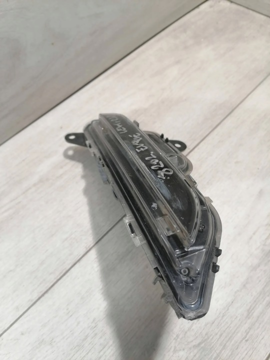 8202. EVOQUE LED GAUCHE AVANT K8D2-15201-BA
