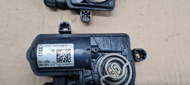 S3 8Y A3 PETIT MOTEUR ÉCHAPPEMENT CAPOTS GAZ D'ÉCHAPPEMENT 2.0 TFSI 4N0133246A VW TIGUAN II
