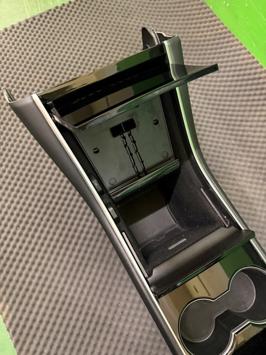 1137427-00-E TUNNEL CENTRAL CONSOLE TESLA MODÈLE 3 Y