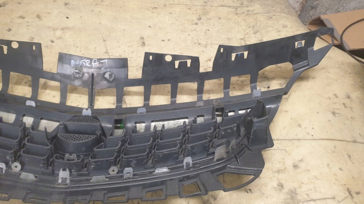 OPEL ASTRA J GRILLE CALANDRE RADIATEUR 13266577