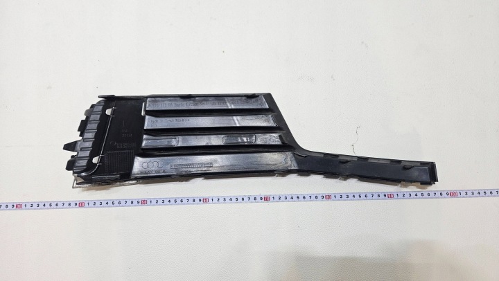 GRILLE DANS PARE-CHOCS AVANT AVANT GAUCHE AUDI A3 8V3807681AG