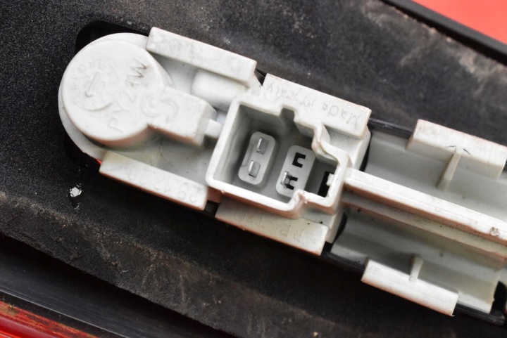 PHARE DROITE ARRIÈRE ARRIÈRE 30698921 VOLVO V50 1 I UNIVERSEL 03-11
