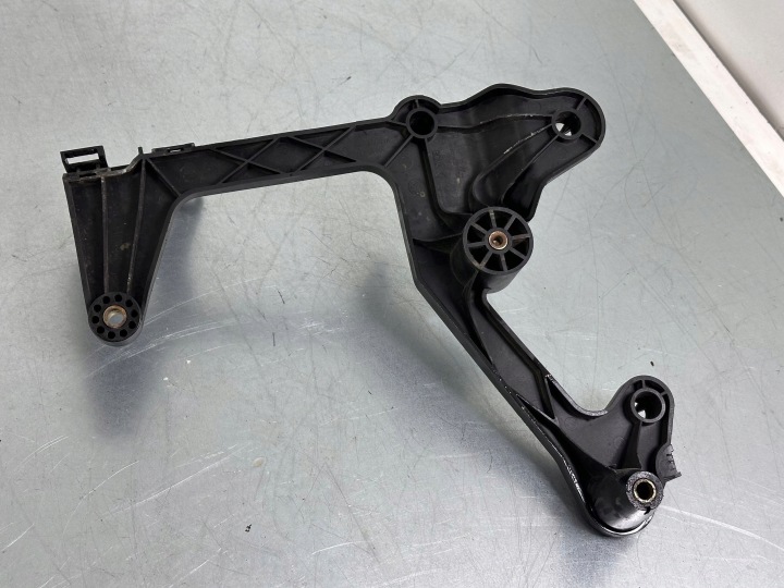 VOLKSWAGEN PASSAT B8 2016 SUPPORT FIXATION CARCASSES FILTRE AIR