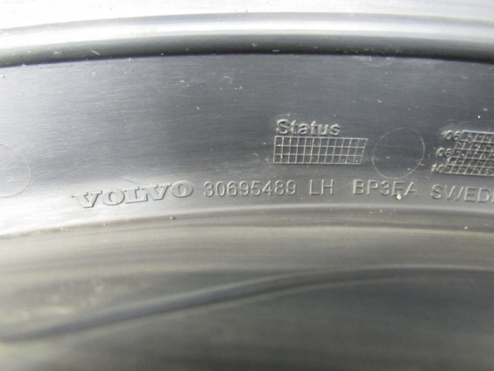 VOLVO XC90 GAUCHE MOULURE GARDE-BOUE ARRIÈRE 2002-14R