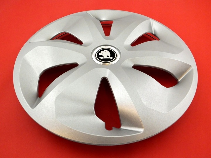 TAPACUBOS 15'' SKODA - OCTAVIA ROOMSTER PLATEADO RCS 