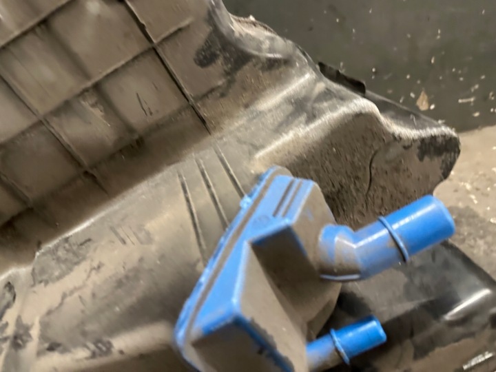 RÉSERVOIR ADBLUE AUDI A4 B9 8W0131878BN