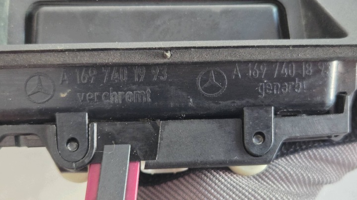 MERCEDES W169 CONTACT COUVERCLES DE COFFRE ARRIÈRE MOULURE CHROME A1697401893 M-2028