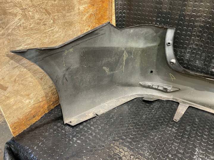 TOYOTA AVENSIS III 3 T27 LIFT 15-18 UNIVERSEL PARE-CHOCS ARRIÈRE ARRIÈRE