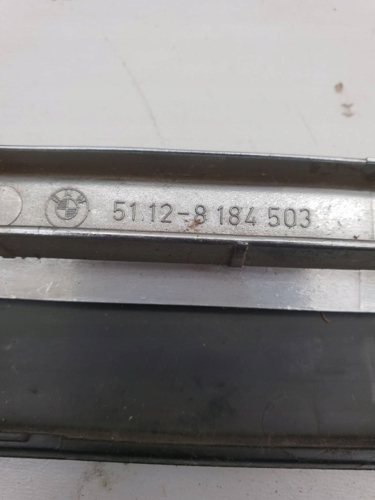 MOULURE CENTRALE PARE-CHOCS ARRIÈRE BMW 5 E39 BERLINE 8184503