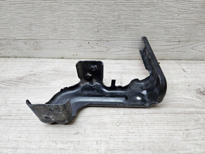 FIXATION GARDE-BOUE AVANT CÔTÉ DROITE NISSAN NAVARA D23 NISSANNAVARA