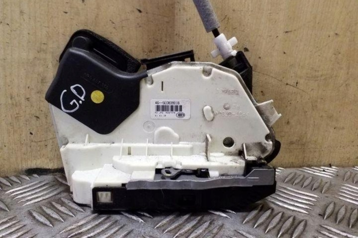 SERRURE ARRIÈRE GAUCHES PORTES VW PASSAT VARIANT B8 (3G5) 5E0839016 1.6L DIESEL