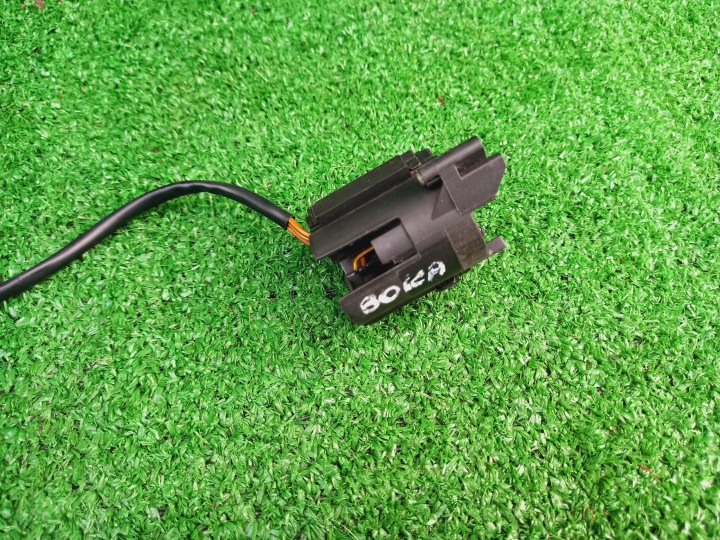 VW BORA CONTACTEUR MICROCONTACT SERRURE COUVERCLES DE COFFRE COUVERCLES DE COFFRE 3-PIN 1J5962103