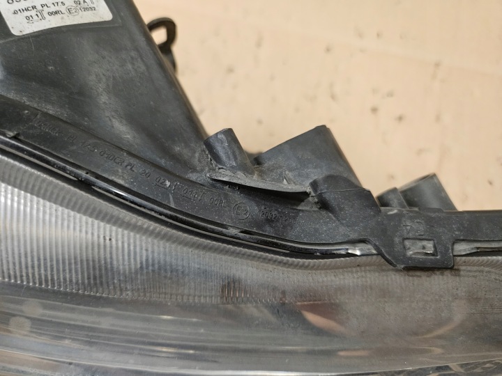TOYOTA AURIS II E18 PHARE AVANT DROITE AVANT 81110-02E21 2012-2015