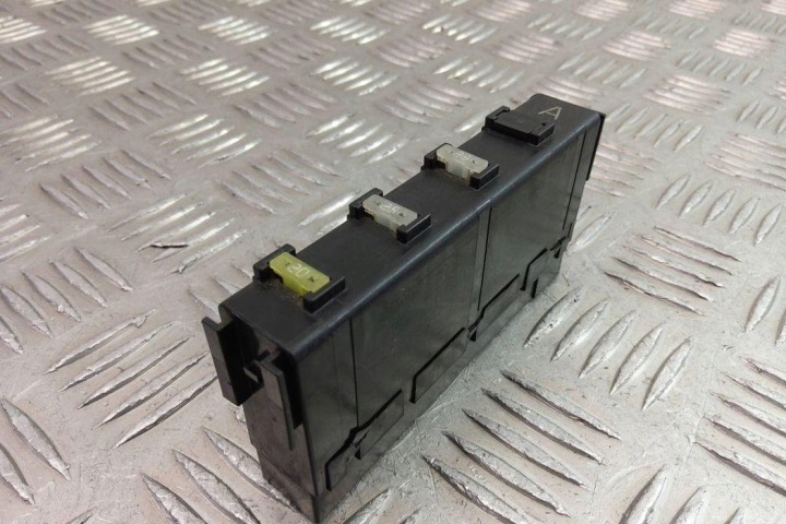 BOÎTE FUSIBLES LEXUS LS (_F4_) 8264130250 4.6L GASOLINE 2008