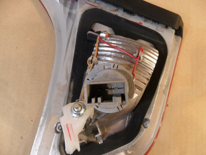 BMW X6 E71 PHARE ARRIÈRE GAUCHE DANS COUVERCLE DE COFFRE 7179987-12